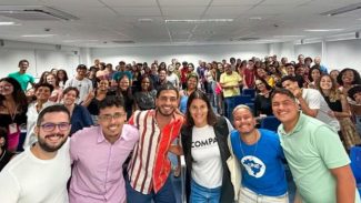 Cursinho em periferia de PE amplia horizontes de professores e alunos