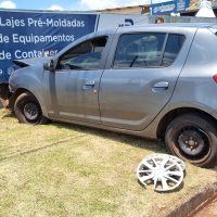 Imagem referente a Motorista bate o carro em muro após mal súbito na Avenida Brasil