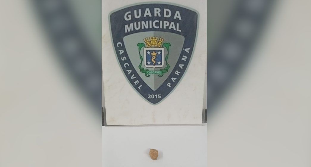 Guarda Municipal de Cascavel prende dupla com crack na Praça do Migrante