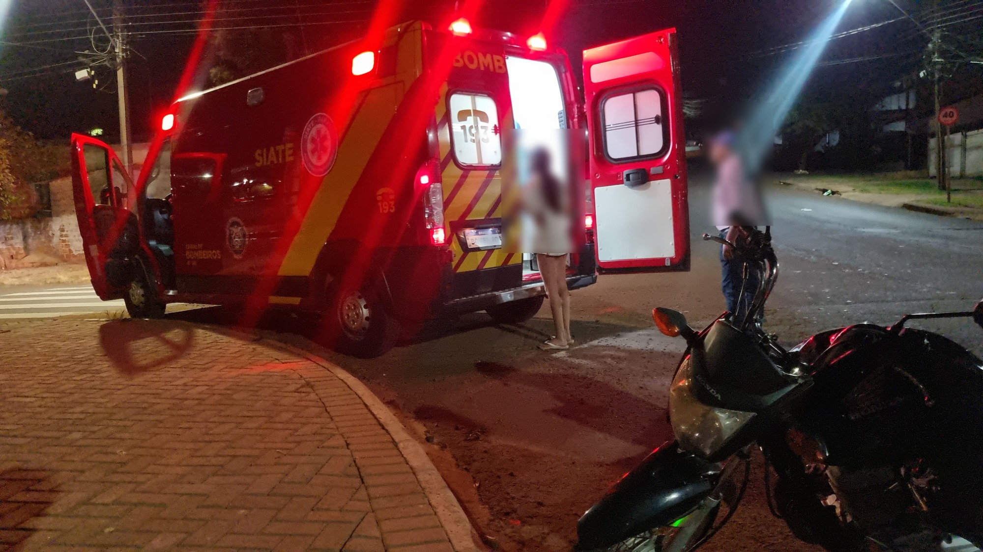 Motociclista fica ferido em acidente de trânsito no Santa Felicidade