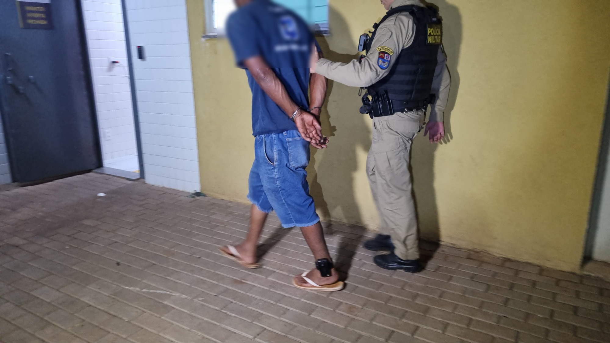 Desentendimento por bombinhas termina em ameaça de facão e detenção