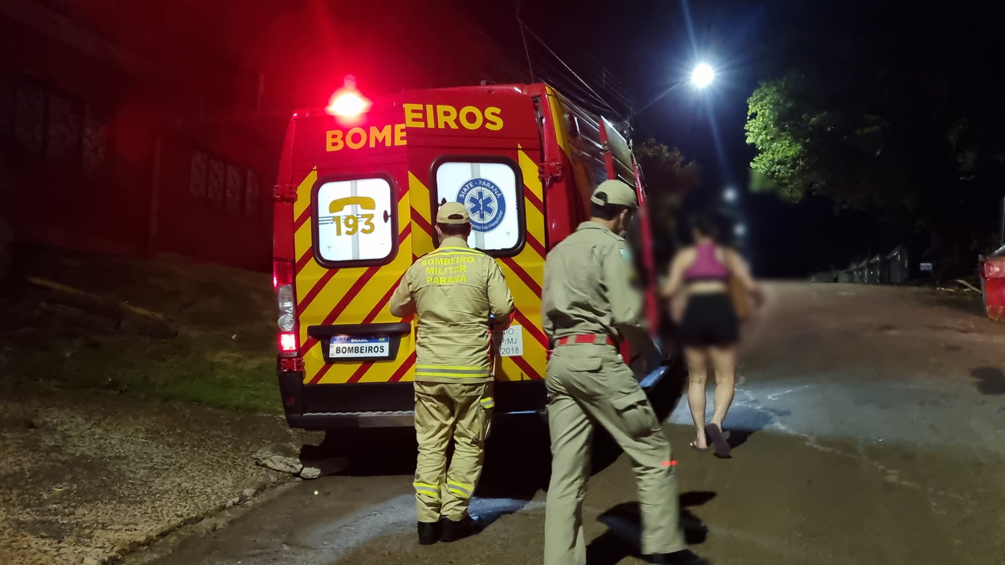 Mulher sofre queimaduras por óleo quente nas mãos e no rosto no Cancelli