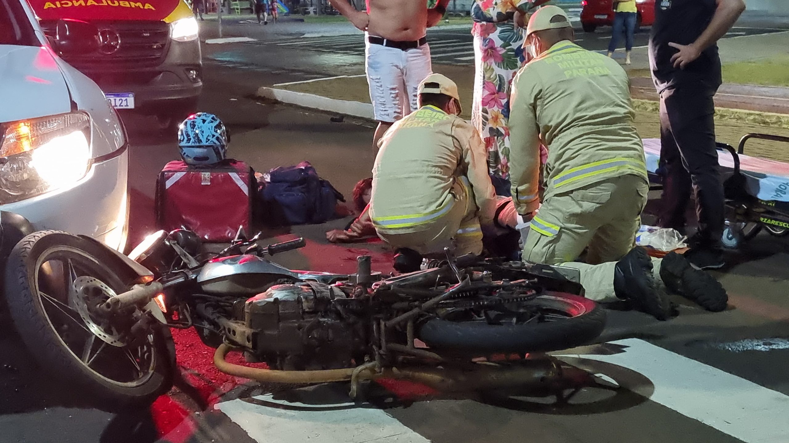 Motociclista sofre fratura exposta em acidente na Avenida Brasil