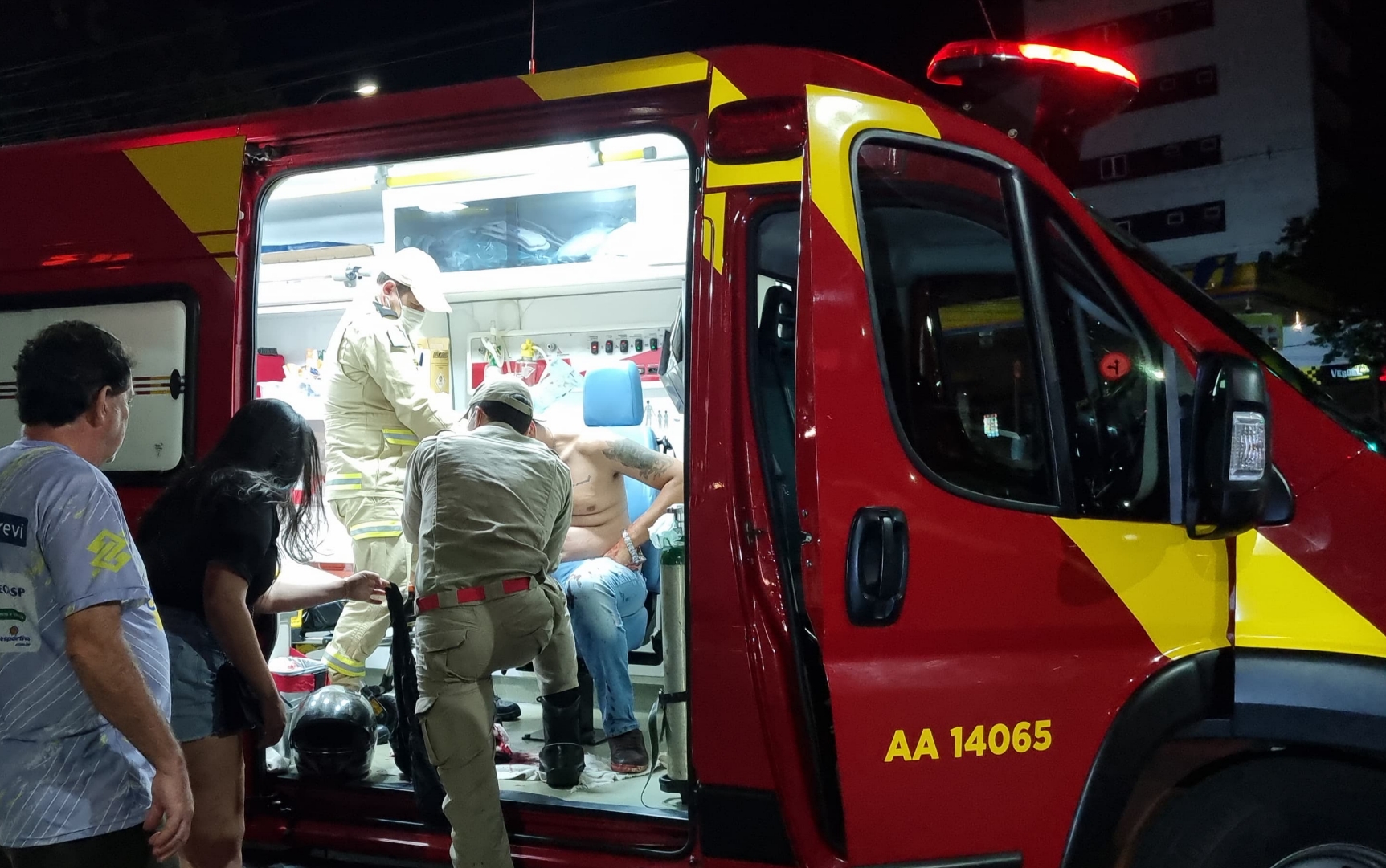Motociclista fica ferido em colisão com carro no Centro