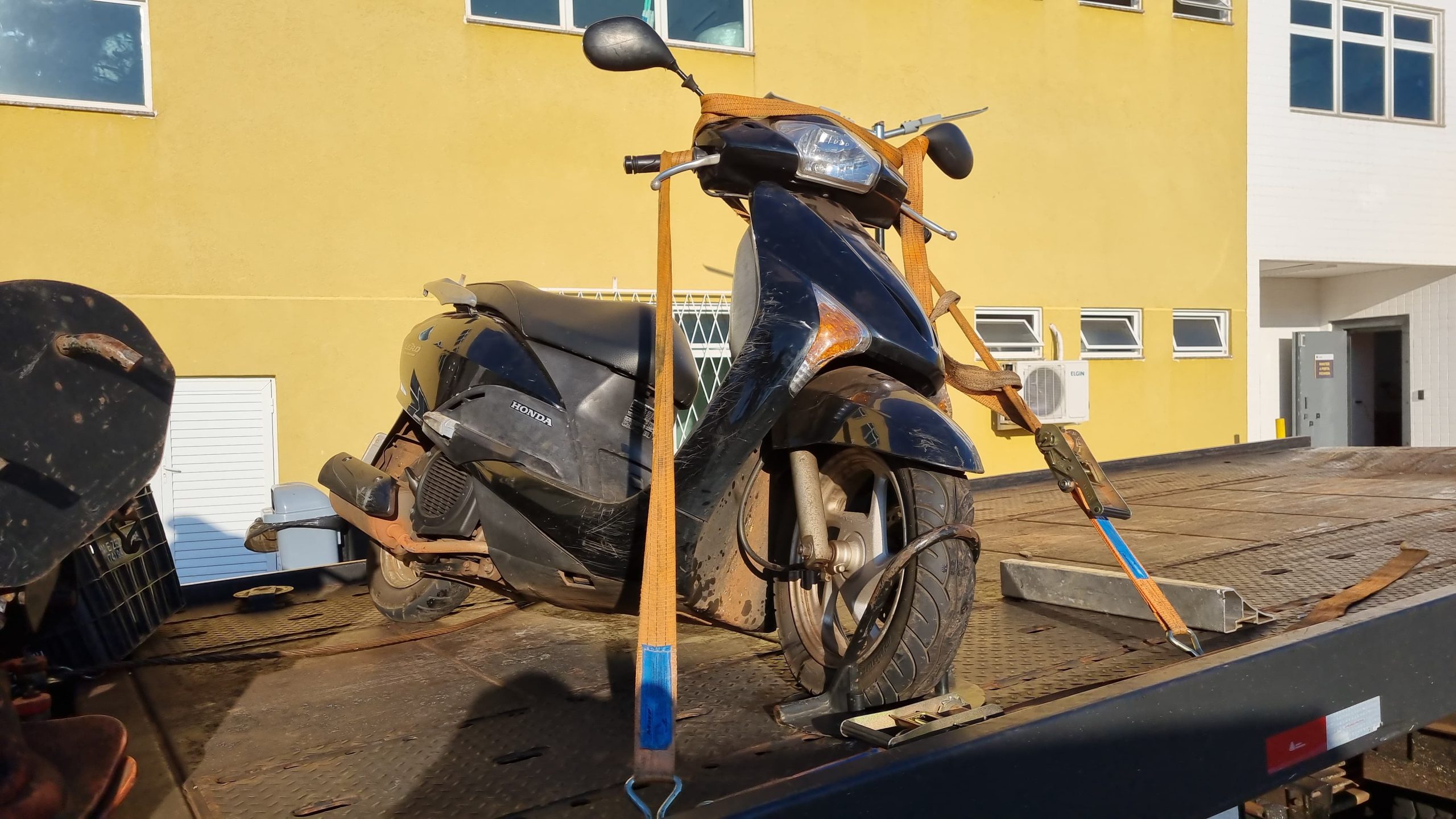 Moto furtada por adolescente em Foz do Iguaçu é recuperada em Cascavel