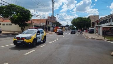 Imagem referente a Acidente envolvendo carro e moto deixa jovem ferido no Bairro Coqueiral