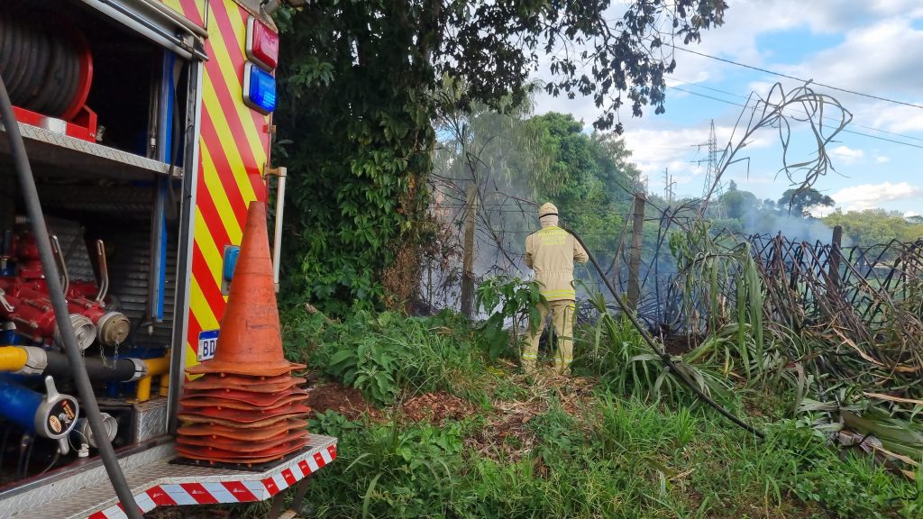 Incêndio ambiental mobiliza Corpo de Bombeiros no Brasmadeira