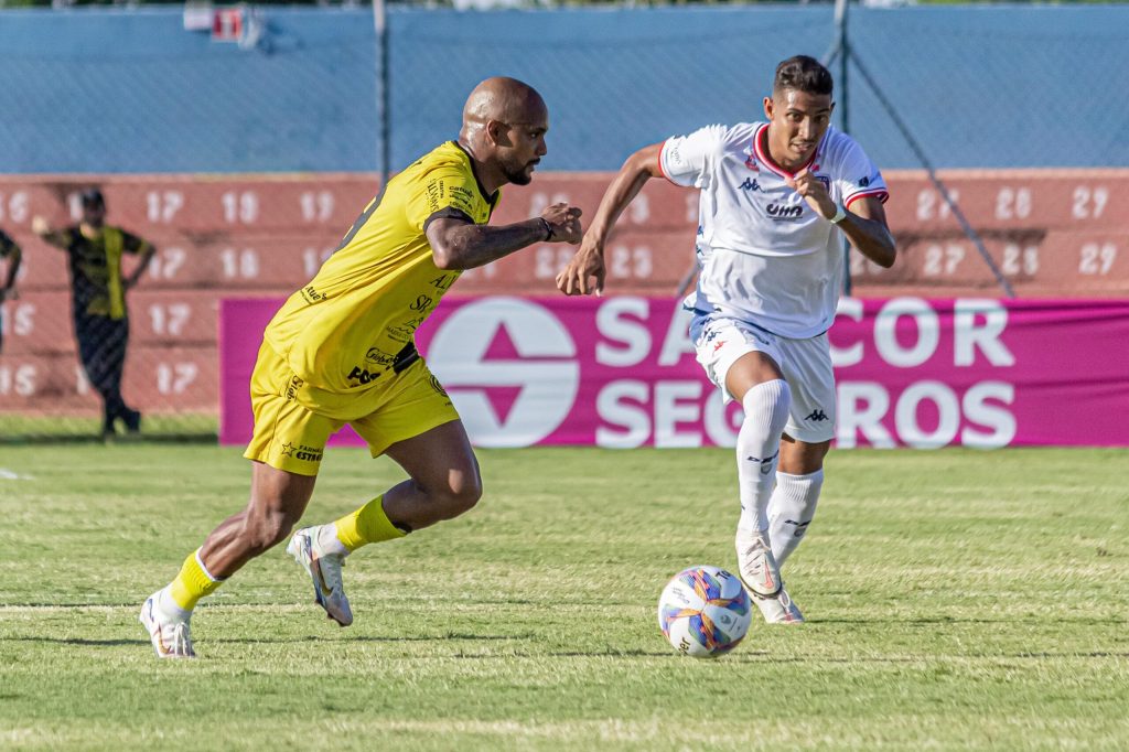 Cascavel sai na frente, mas é superado fora de casa no Campeonato Paranaense