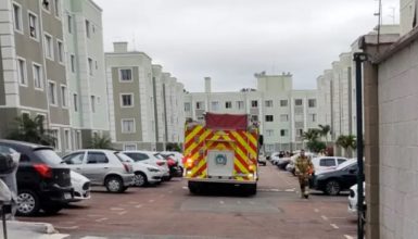 Imagem referente a Menino de 4 anos tem ferimentos graves ao cair de janela de prédio; bombeiros dizem que não tinha tela