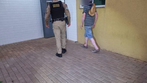 Imagem referente a Furto inusitado: homem é preso após furtar faca, garfo e maionese em shopping