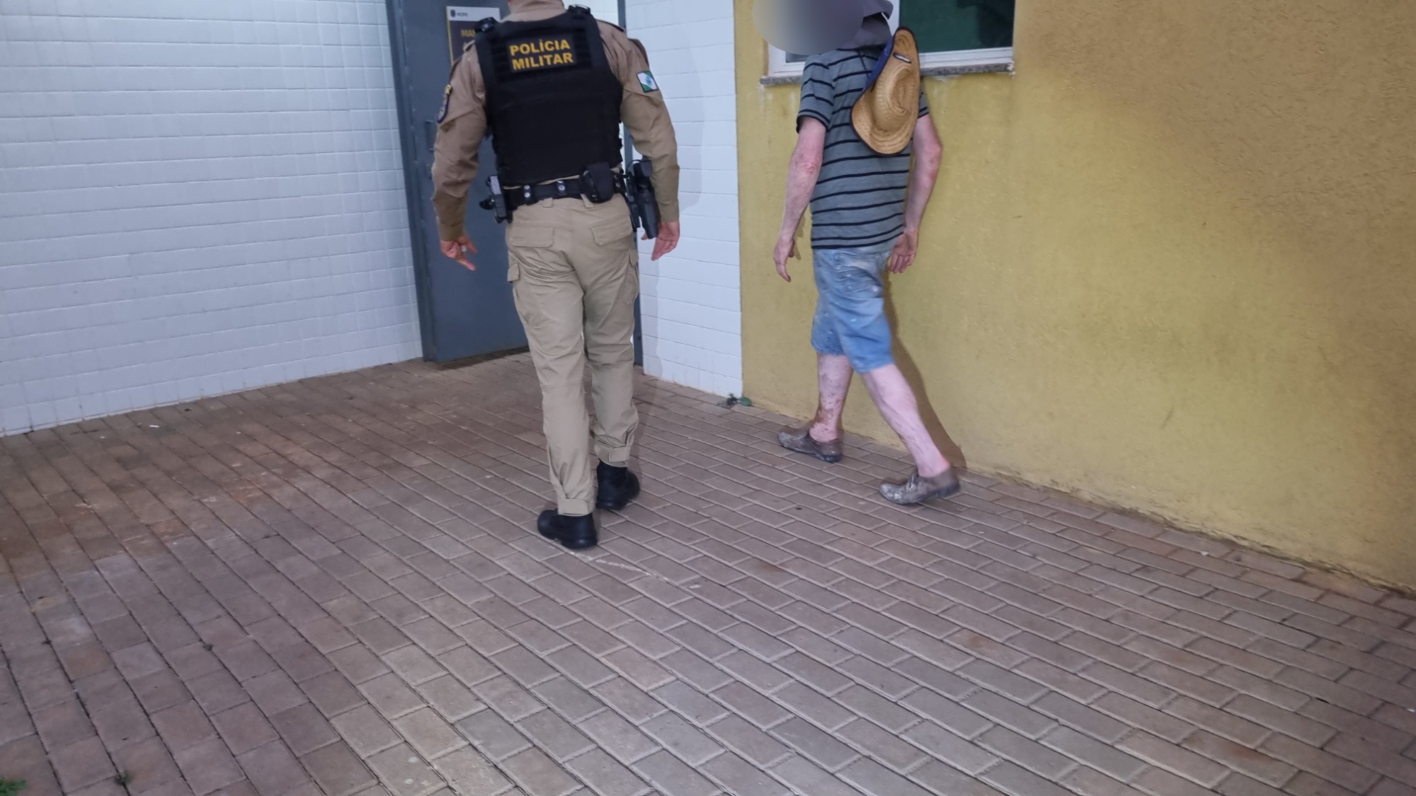 Furto inusitado: homem é preso após furtar faca, garfo e maionese em shopping