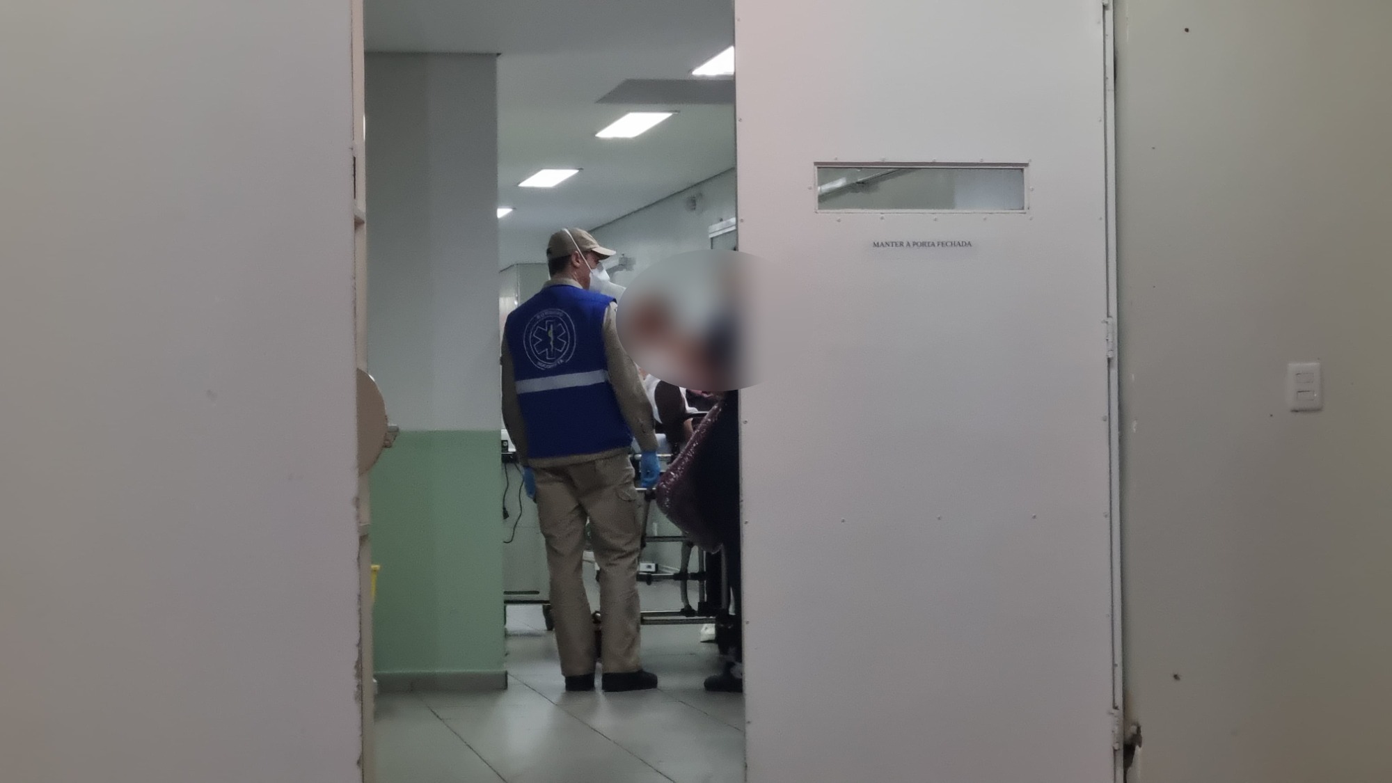 Idoso cai de moto em estrada rural e fica ferido