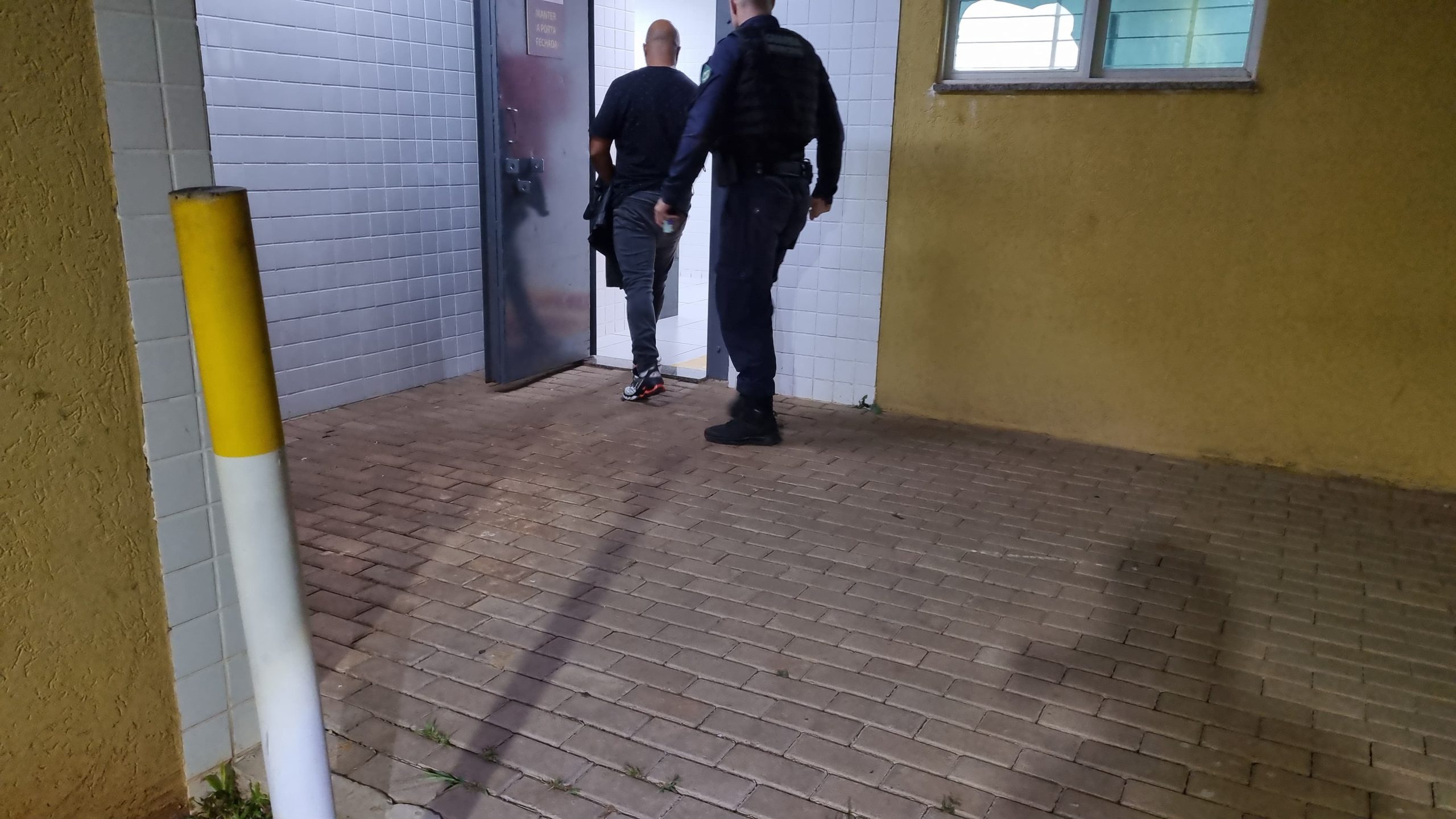 Homem de 48 anos detido por lesão corporal e descumprimento de medida protetiva