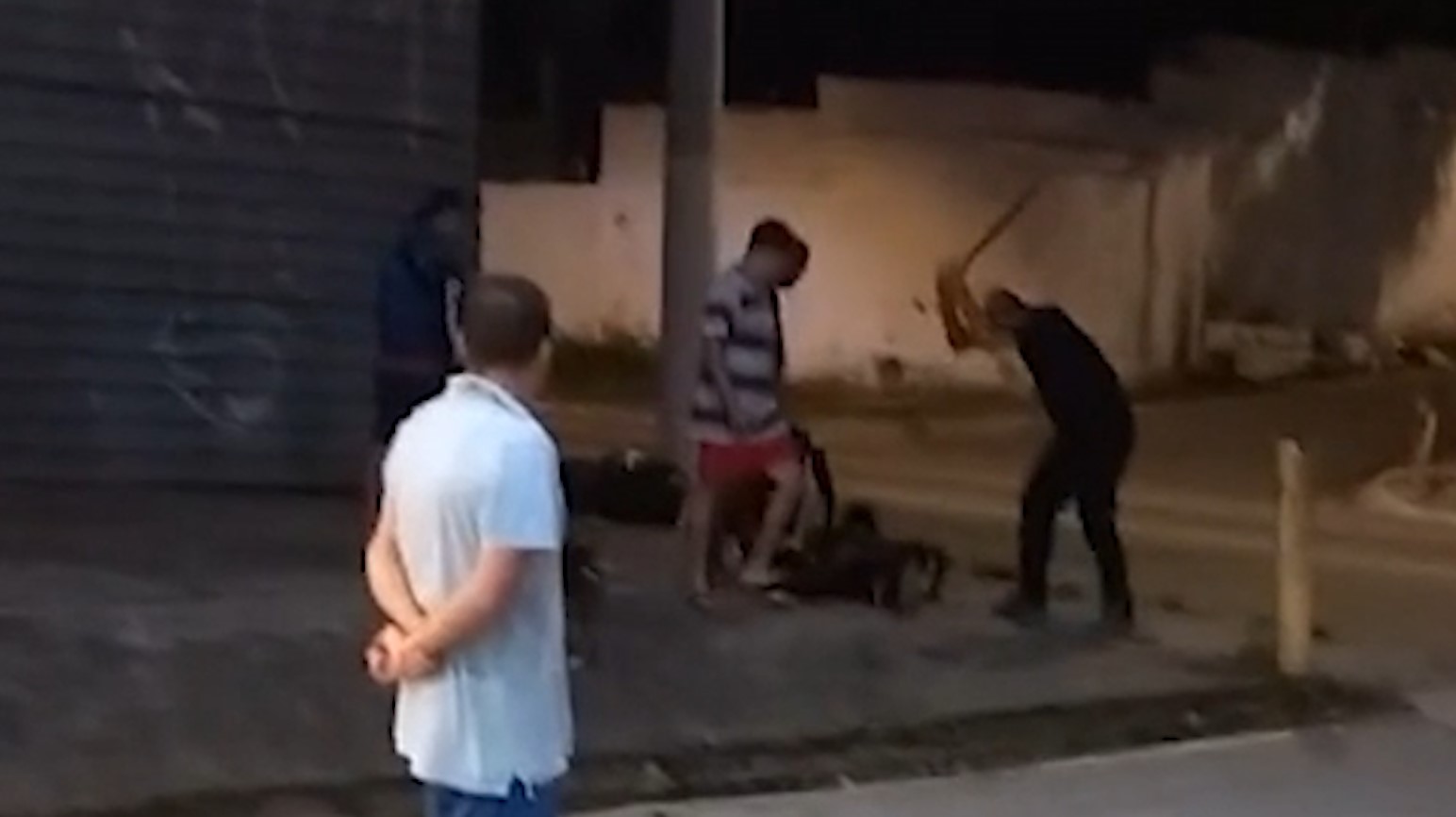 Motoqueiros espancam usuários para expulsar “minicracolândia”