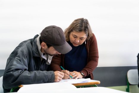 Imagem referente a EJA: inscrições para exames online de certificação começam nesta segunda-feira