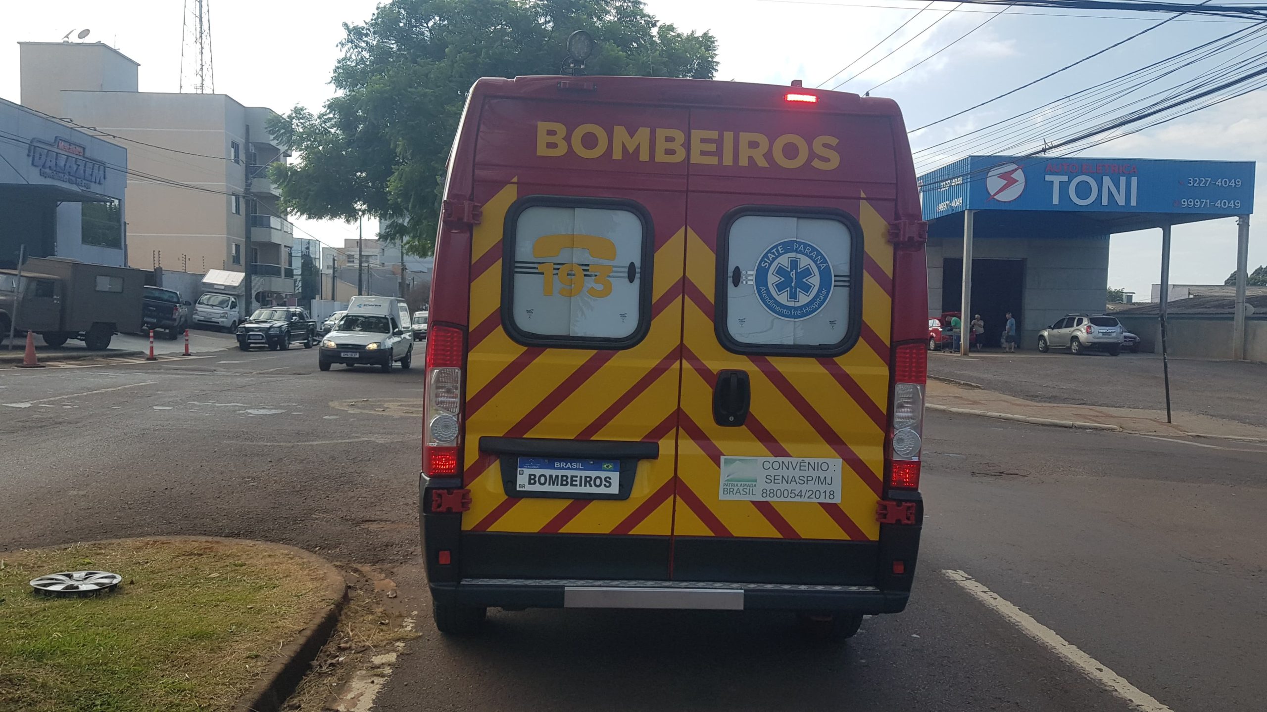 Bombeiros atendem vítima de acidente no Bairro Pacaembu