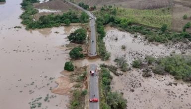 Imagem referente a Três morrem após trecho de rodovia desabar em Sergipe