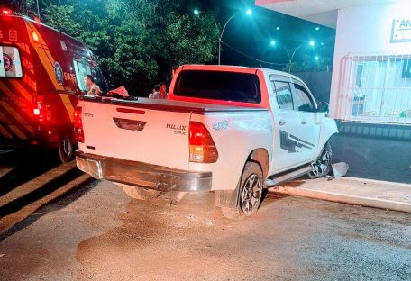 Imagem referente a Com Hilux furtada e pistola na mão, indivíduo é alvejado pelo BPFron