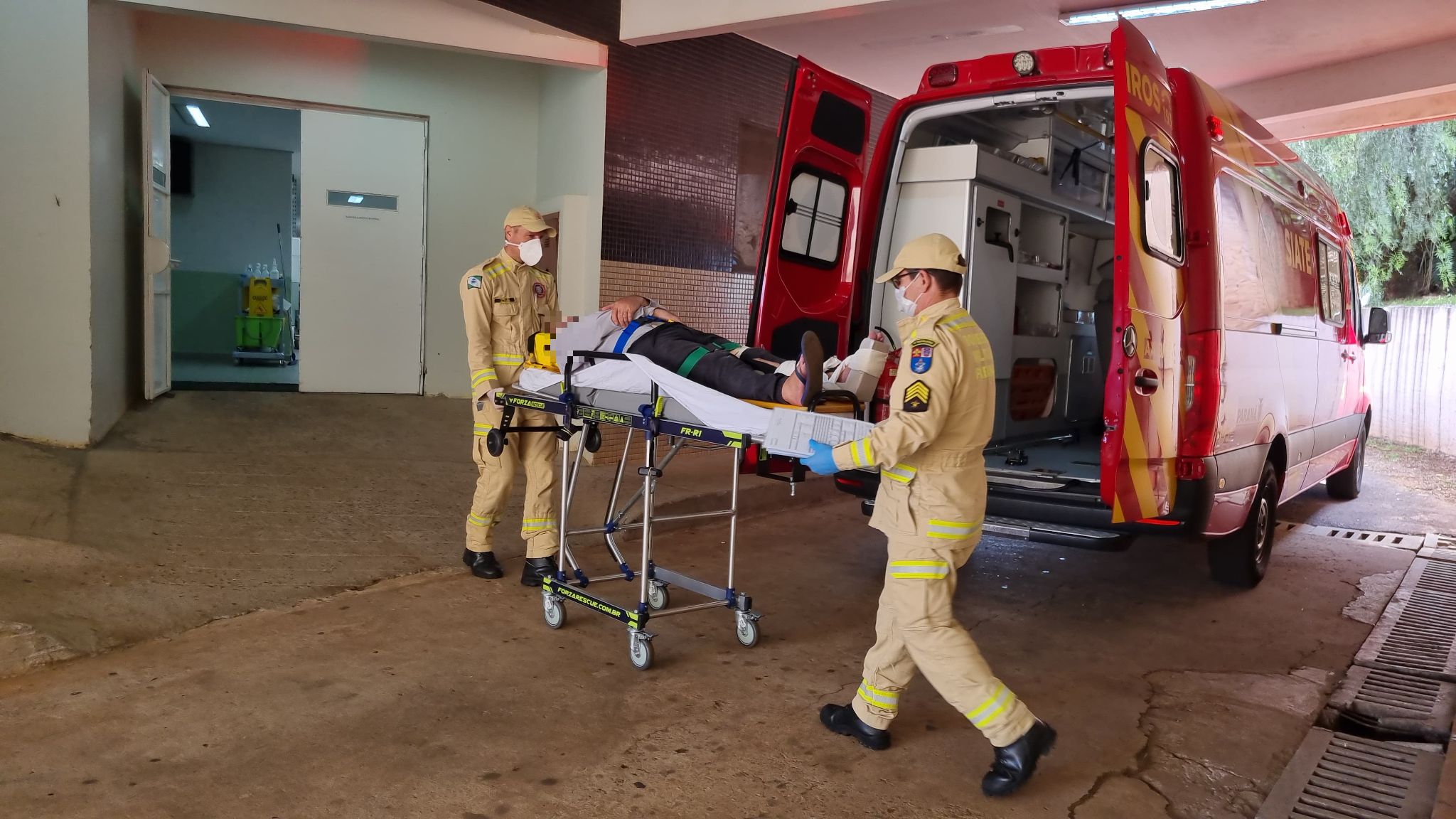 Funcionário terceirizado da Copel sofre queda durante serviço de manutenção