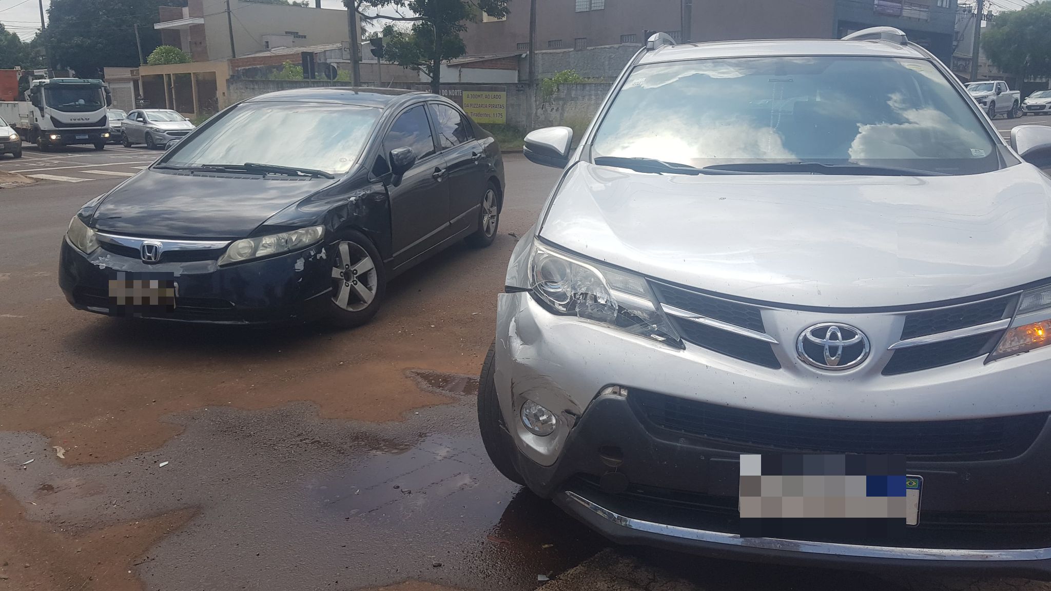 Acidente entre Civic e RAV4 é registrado no São Cristóvão