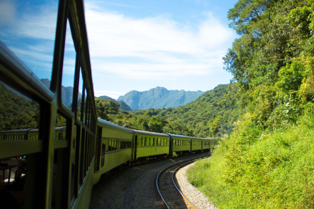 Passeio de trem do Paraná é eleito um dos melhores do mundo por editora britânica Passeio de trem do Paraná é eleito um dos melhores do mundo por editora britânica