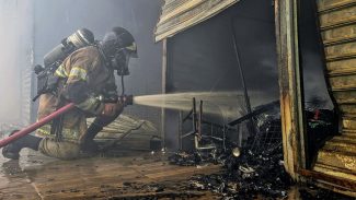 Defesa Civil interdita local de incêndio no Camelódromo do Rio