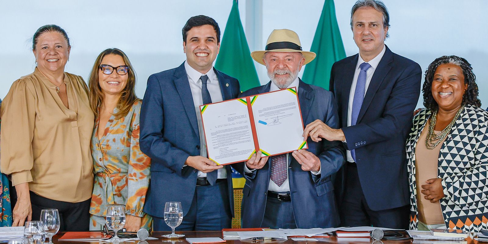 Lula sanciona lei que restringe uso de celular em escolas Lula sanciona lei que restringe uso de celular em escolas