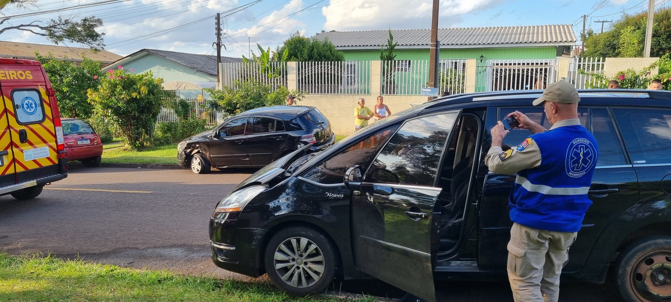 Rapaz de 27 anos fica ferido em acidente de trânsito no Bairro Coqueiral Rapaz de 27 anos fica ferido em acidente de trânsito no Bairro Coqueiral