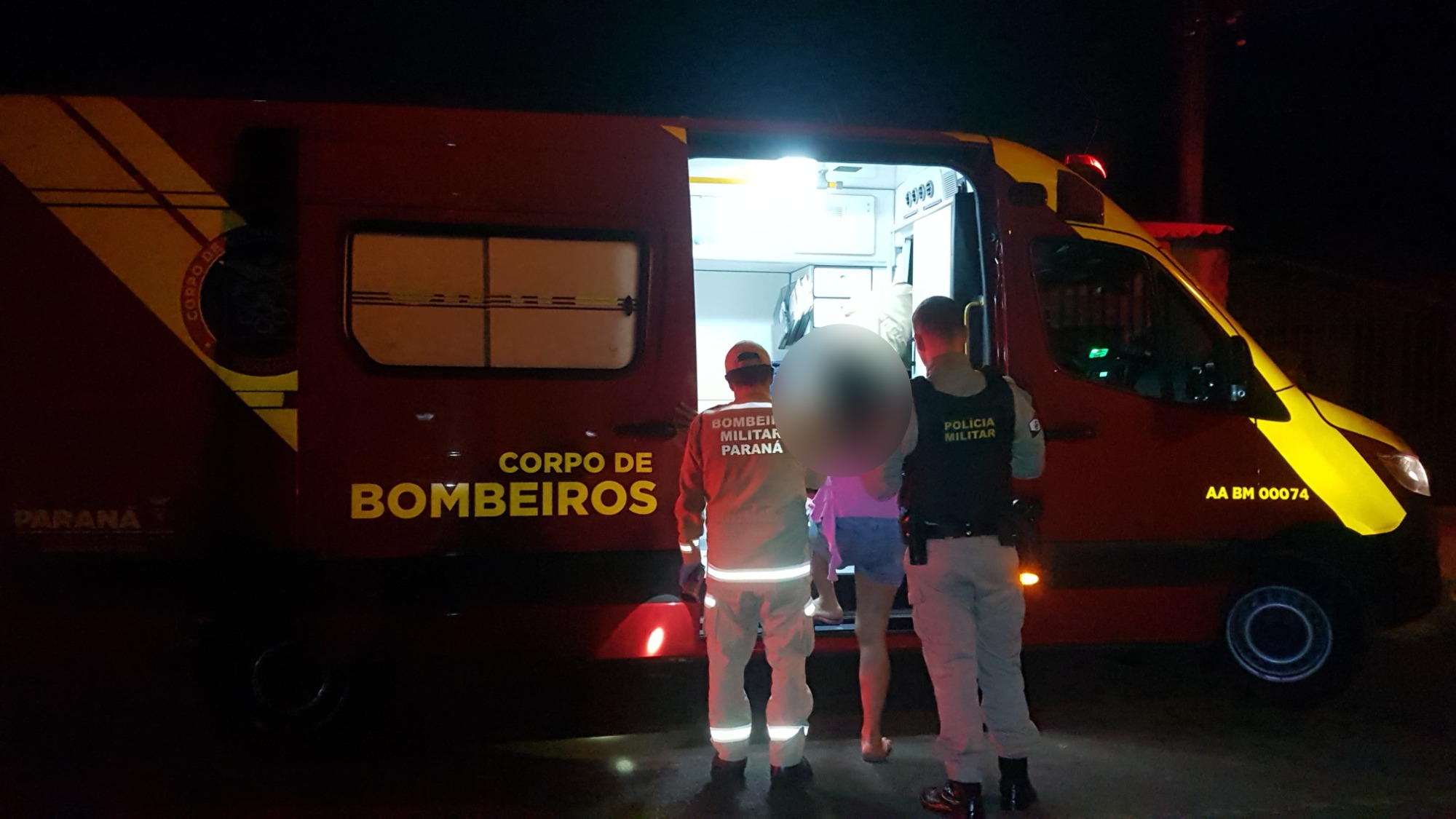 Briga de casal termina com mulher ferida e os dois conduzidos para a delegacia Briga de casal termina com mulher ferida e os dois conduzidos para a delegacia