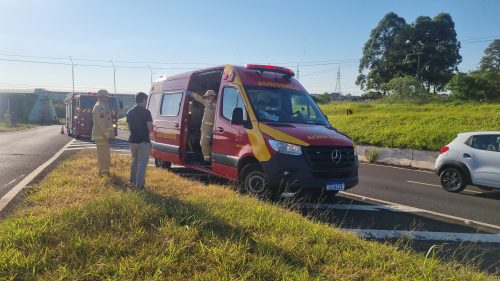 Imagem referente a Ciclista é socorrido pelo Siate após ser atingido por veículo na PRc-467, em Cascavel