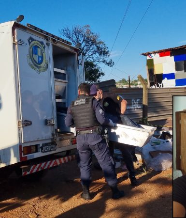 Imagem referente a Corpo de Aline Canhet, vítima de feminicídio, é recolhido no Cascavel Velho