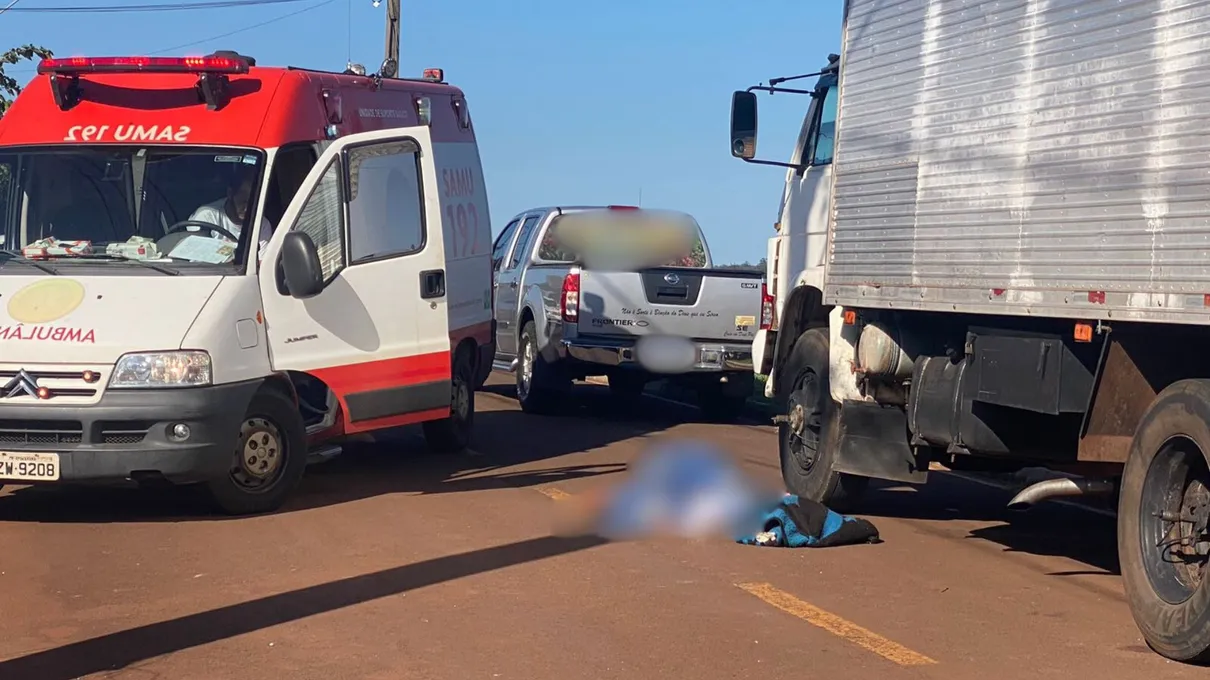 Trabalhador passa mal durante entrega, cai no meio da via e morre Trabalhador passa mal durante entrega, cai no meio da via e morre