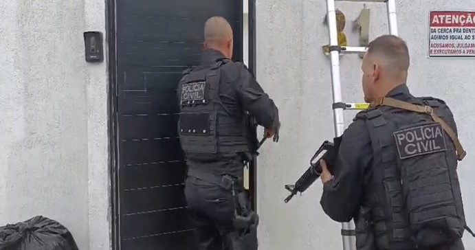 Quadrilha produzia anabolizantes clandestinos com repelente de inseto; influenciadores eram contratados para divulgar a marca Quadrilha produzia anabolizantes clandestinos com repelente de inseto; influenciadores eram contratados para divulgar a marca