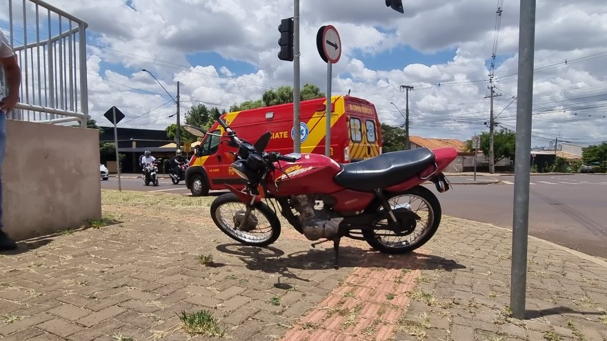 Motociclista fica ferido em acidente de trânsito no Santa Cruz
