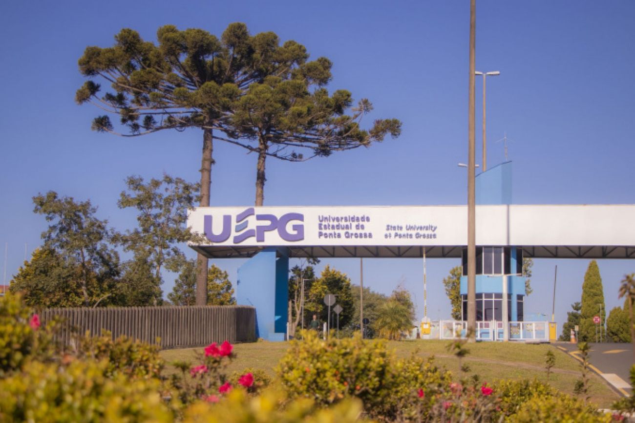 Governador assina decretos que autorizam cursos de Arquitetura e Psicologia na UEPG