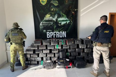 Imagem referente a BPFron e PRF apreendem mais de uma tonelada de droga próximo a Perobal