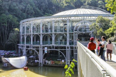 Imagem referente a Acima da média nacional, turismo paranaense acumula alta de 13,6% em 2024