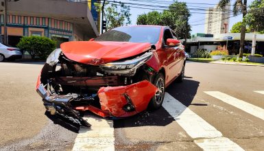 Imagem referente a Etios e Yaris colidem em cruzamento do Centro