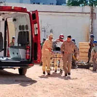 Imagem referente a No dia do aniversário, trabalhador ‘nasce de novo’ após cair em obra de prédio