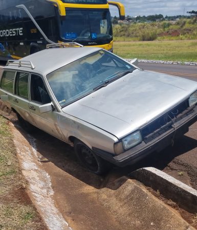 Imagem referente a Motorista para descansar e cai em canaleta às margens da BR-277