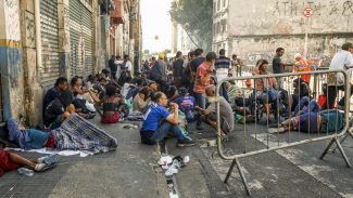 SP: muro construído pela prefeitura confina pessoas na Cracolândia