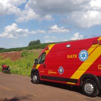 Imagem referente a Mulher fica ferida ao cair de moto em estrada rural de Cascavel