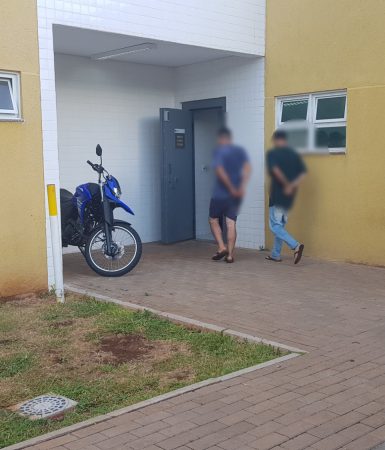 Imagem referente a Dois são detidos no estacionamento de UPA com caminhonete furtada em Cafelândia