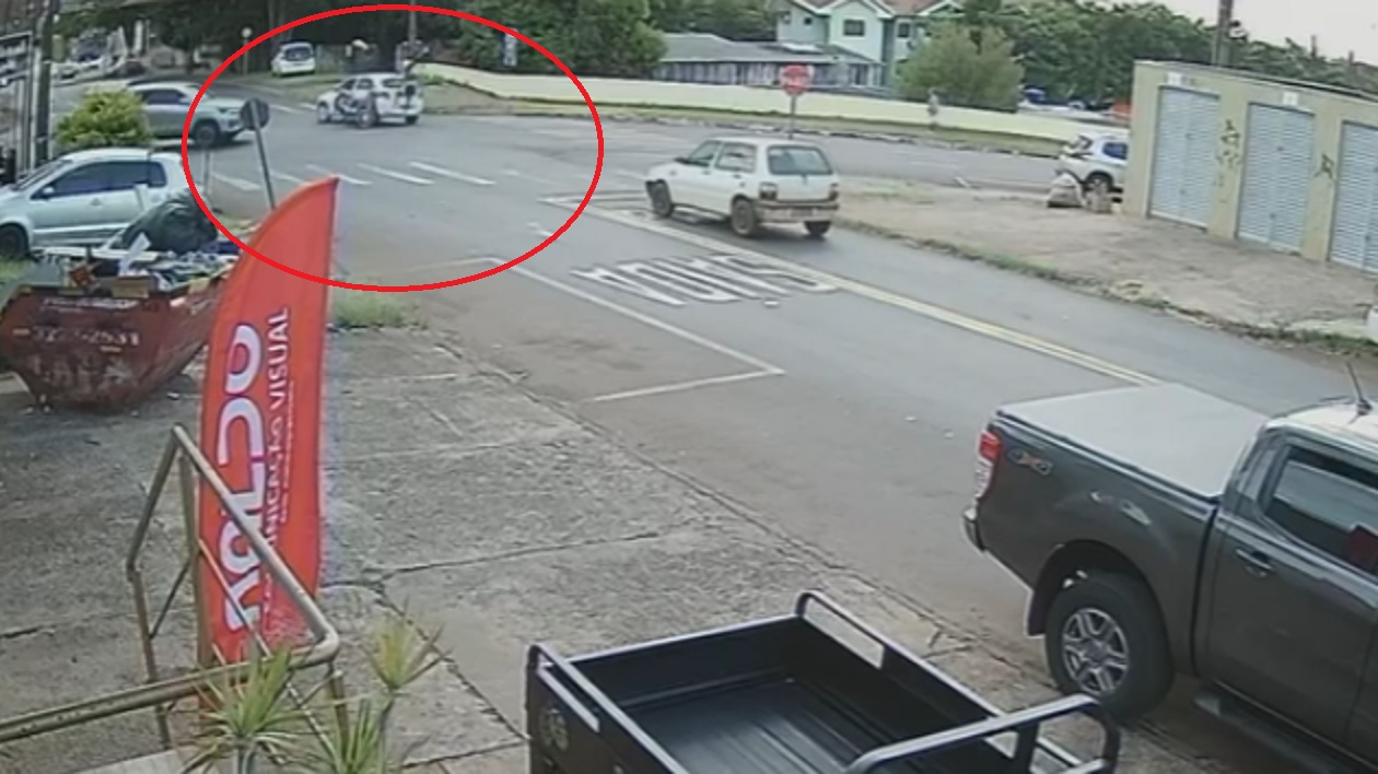Motociclista é arremessado em acidente no Pioneiros Catarinenses