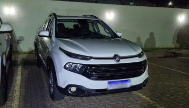 Imagem referente a Homem é detido dirigindo Fiat Toro com alerta de furto em Cascavel