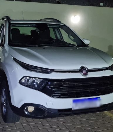 Imagem referente a Homem é detido dirigindo Fiat Toro com alerta de furto em Cascavel