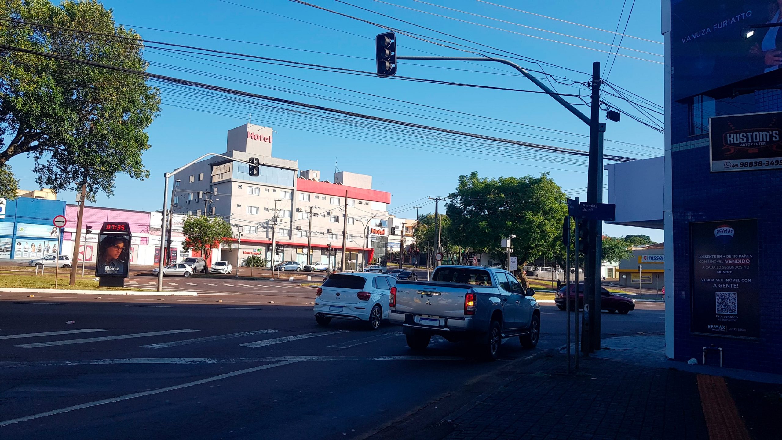 Semáforos inoperantes complicam trânsito na Avenida Brasil, em Cascavel