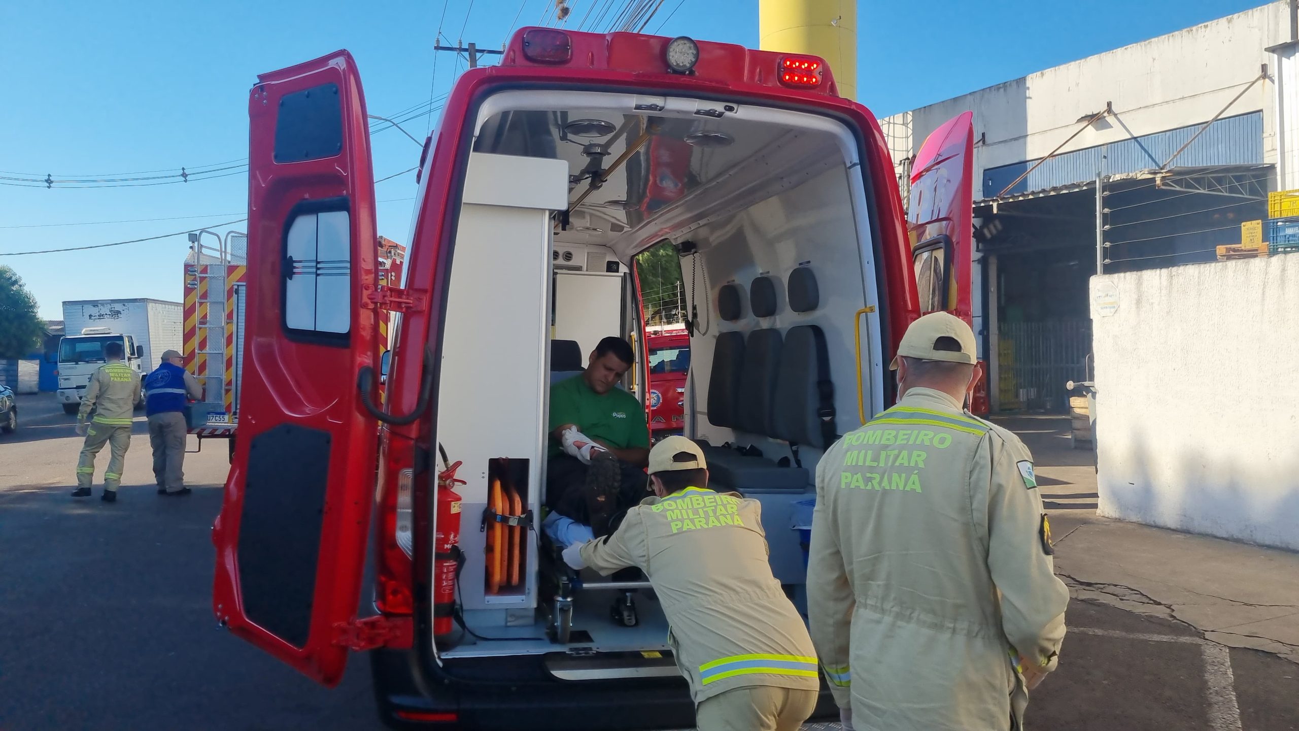 Trabalhador prende a mão em máquina e precisa ser socorrido pelo Siate