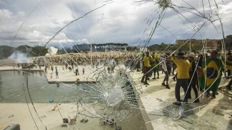 Relatório Mundial da HRW destaca enchente no RS e atos do 8 de janeiro