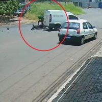 Imagem referente a Câmera flagra acidente que deixou motociclista ferido na Rua Souza Naves